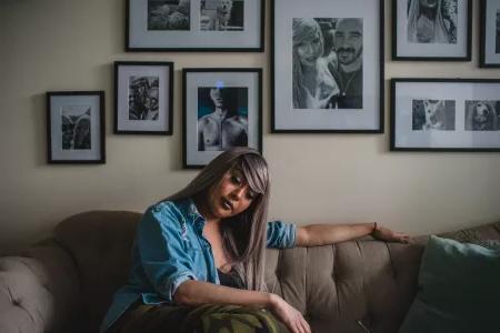 Portrait of 那克鲁兹 on the couch.